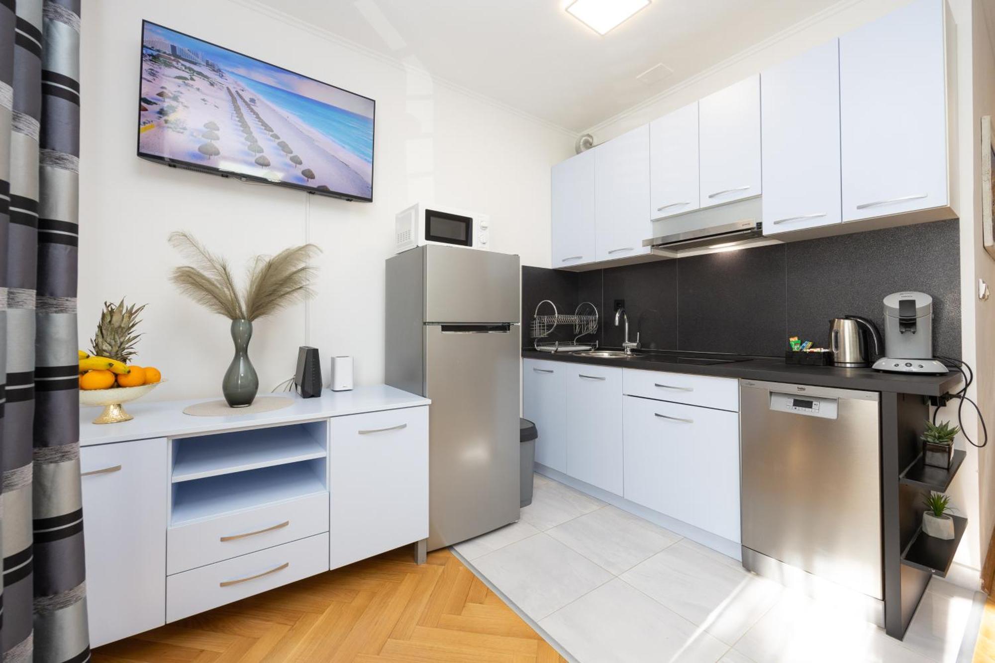 Apartment Paolo By The Beach Znjan Split Exterior photo